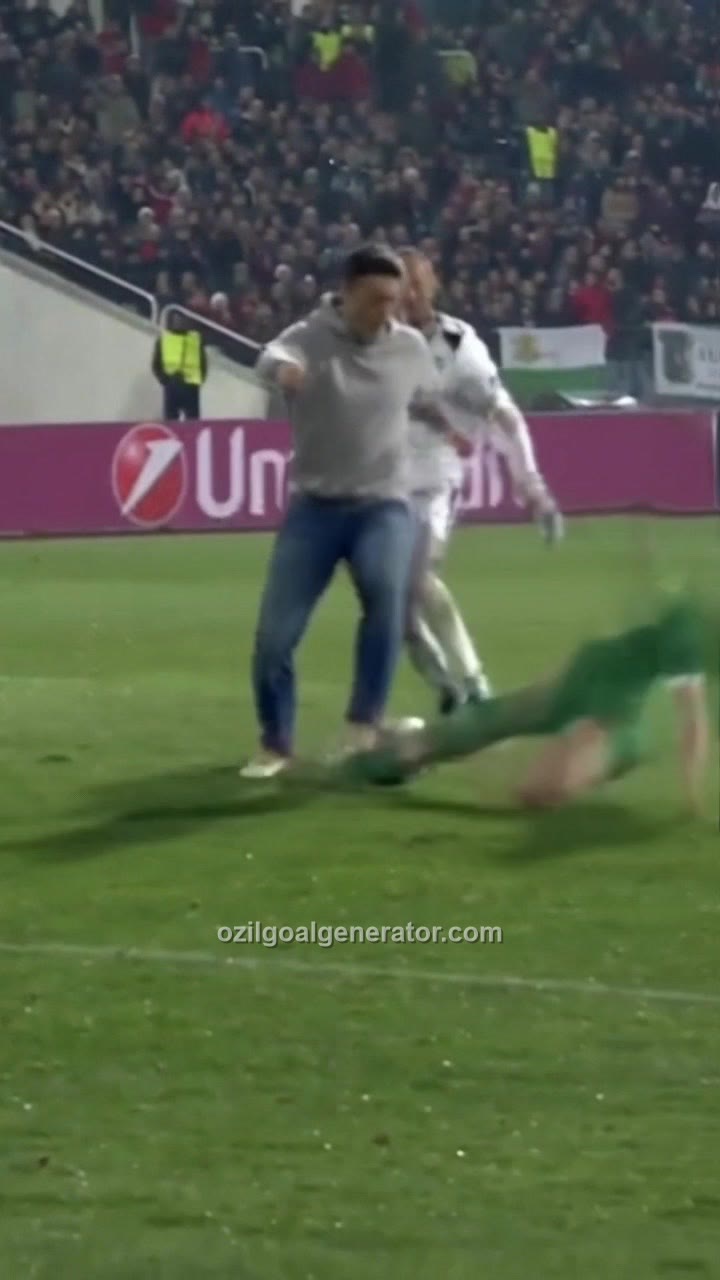 Hoodie Guy Scores the Ozil Goal